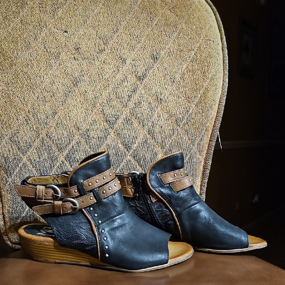 Miz Mooz Shoes - Miz Mooz Floyd Leather Buckle Demi-Wedge Sandals Shoes Peep Toe Black Brown